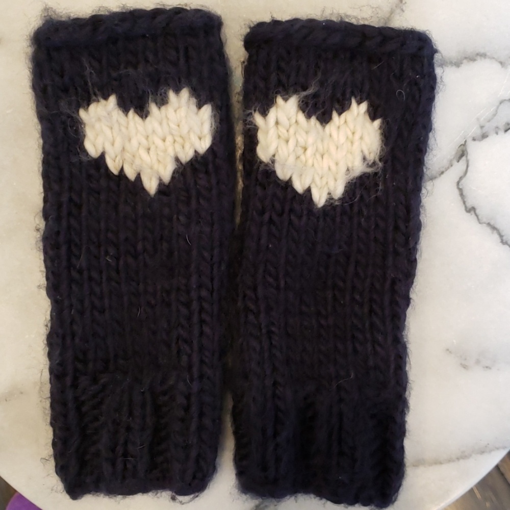 Navy with white heart knit fingerless gloves.